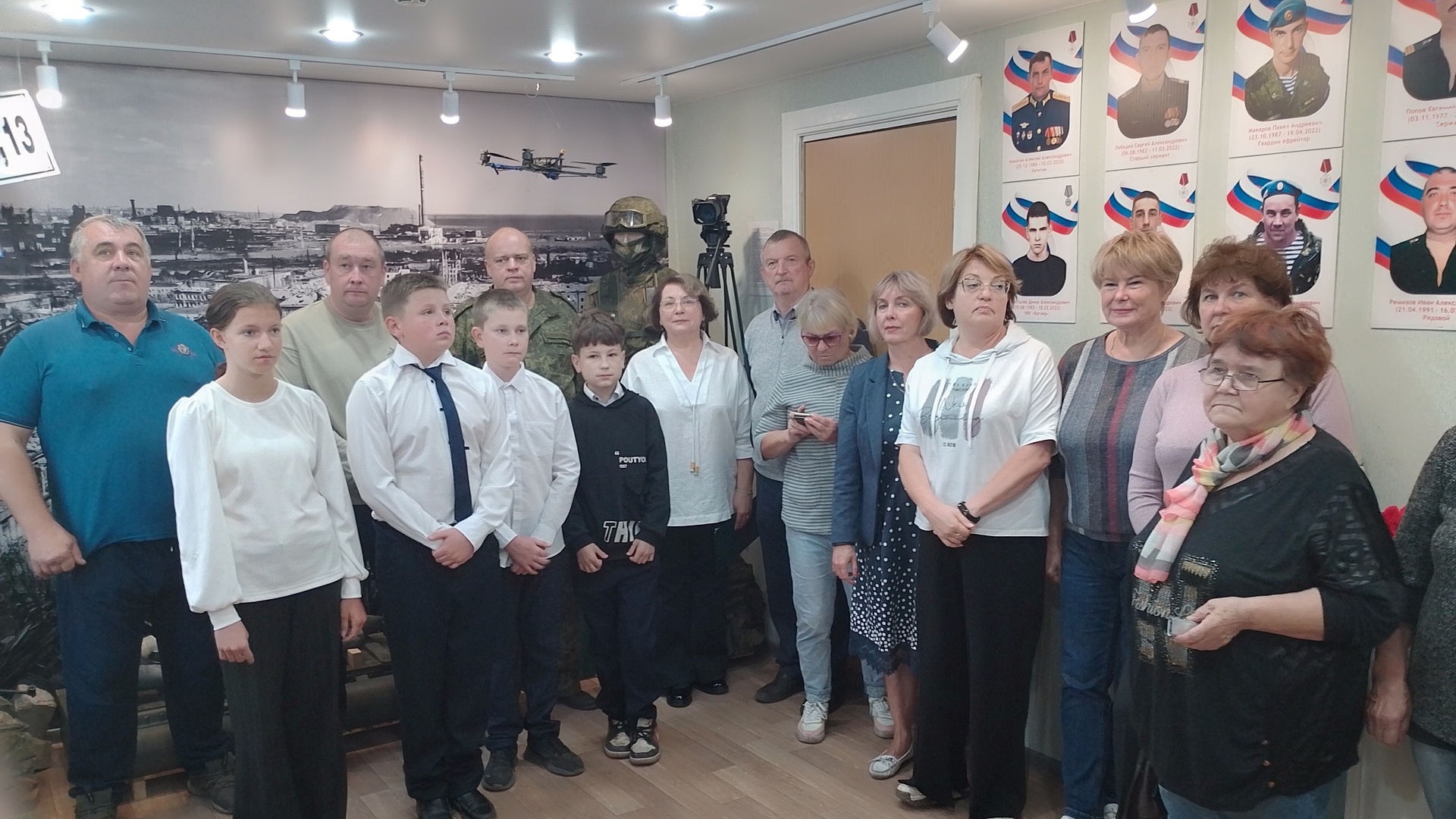 Открытие выставки «СВОих не бросаем»