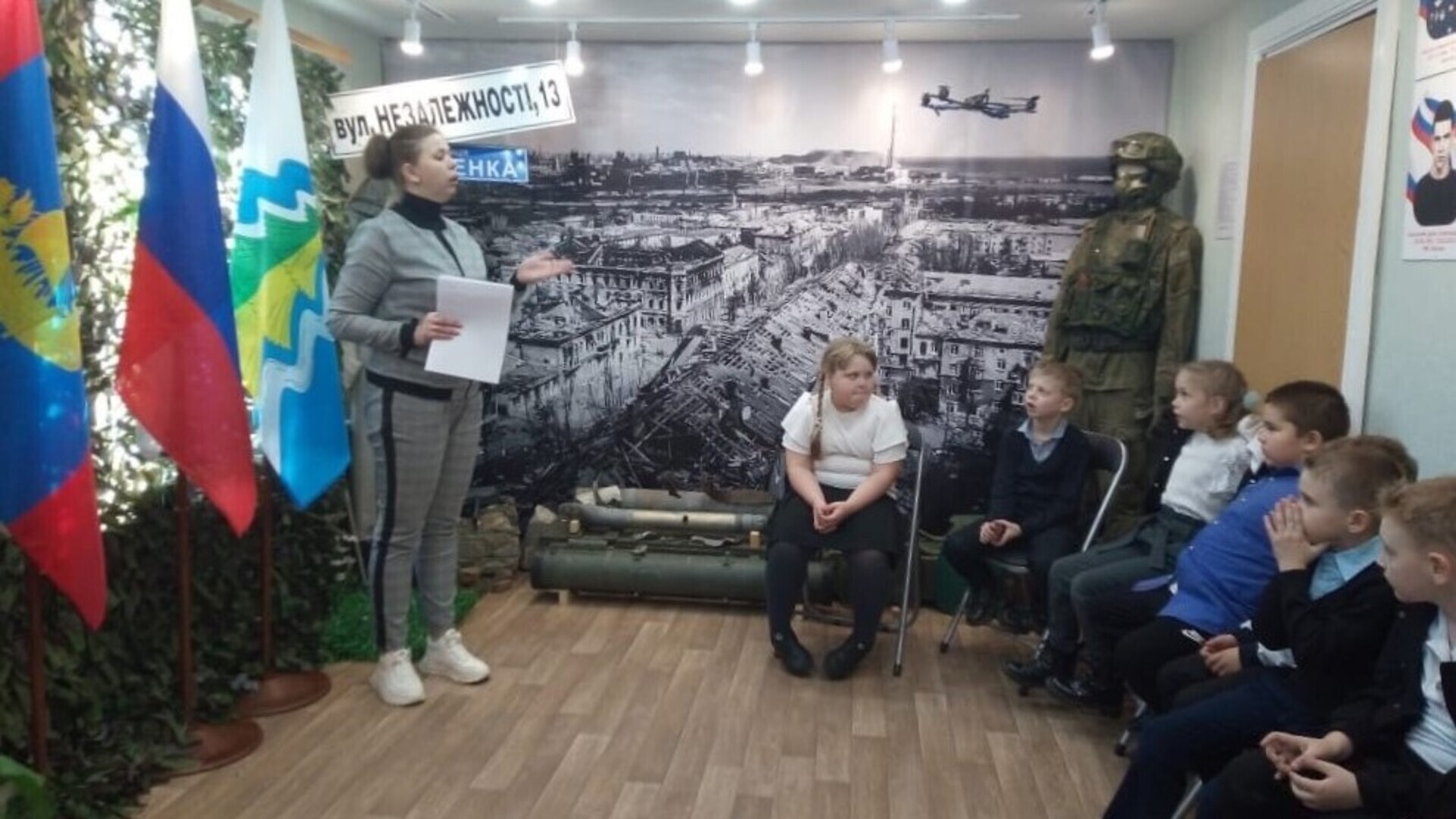 Обучающиеся Коткишевской школы посетили выставку «Своих не бросаем»