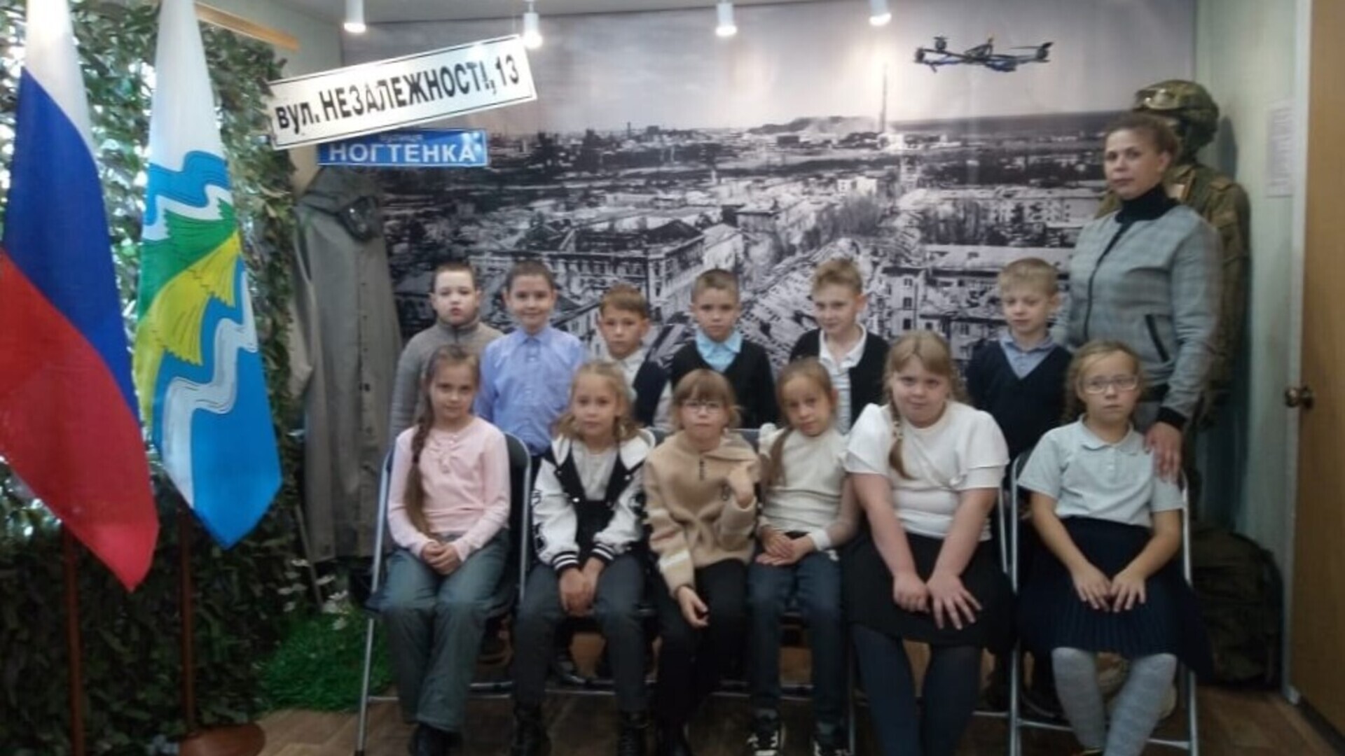 Обучающиеся Коткишевской школы посетили выставку «Своих не бросаем»