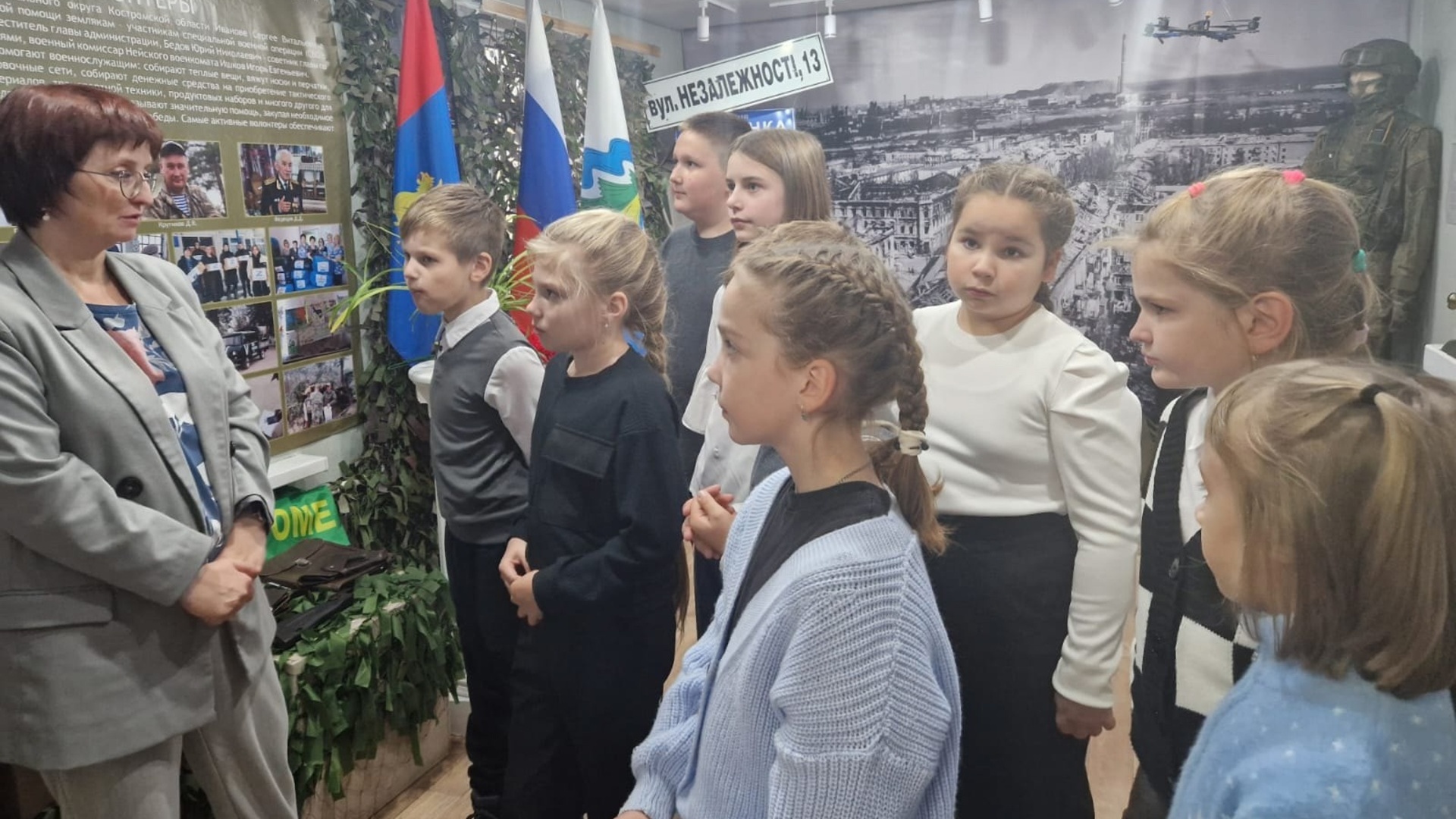 Обучающиеся Номженской школы посетили выставку «СВОих не бросаем»