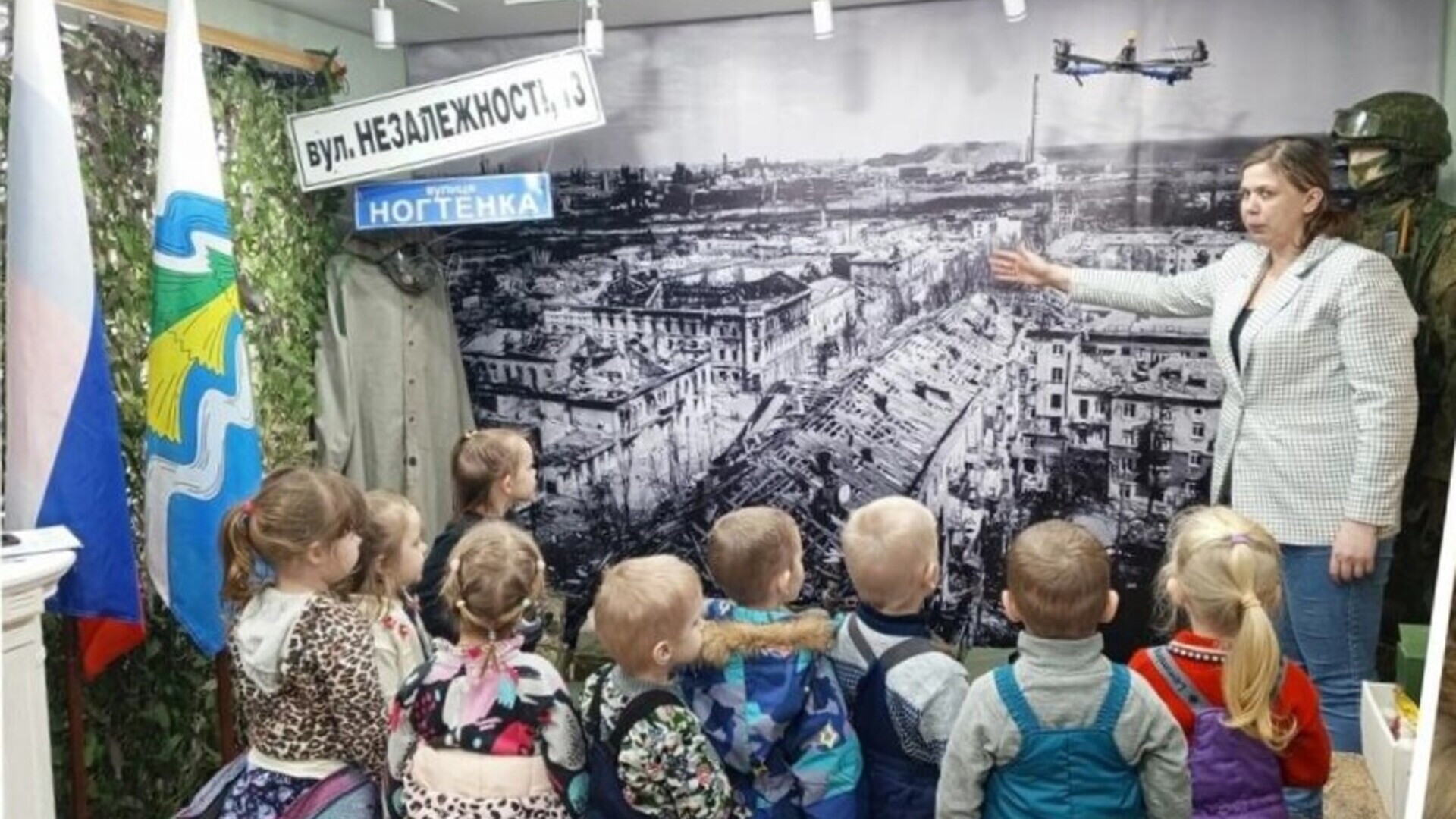 Воспитанники группы «Грибочки» детского сада № 1 «Сказка» посетили тематическую экскурсию по выставке «СВОих не бросаем»