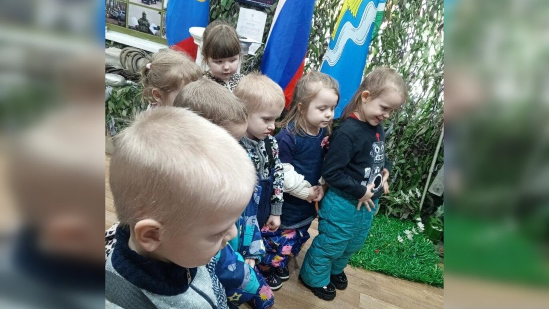 Воспитанники группы «Грибочки» детского сада № 1 «Сказка» посетили тематическую экскурсию по выставке «СВОих не бросаем»